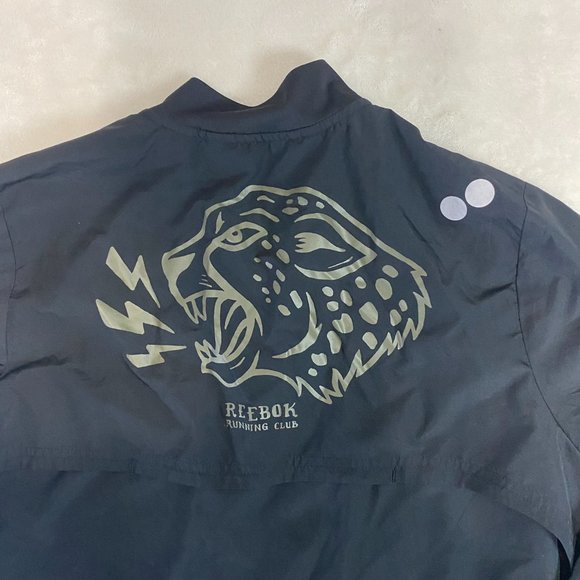 Reebok Play Dry Running Club Back Graphic Black Pink Wind Jacket Size Medium - Picture 6 of 10